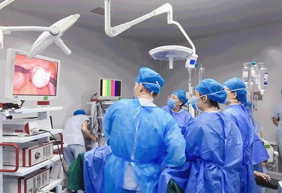 图2:腹腔镜手术图片