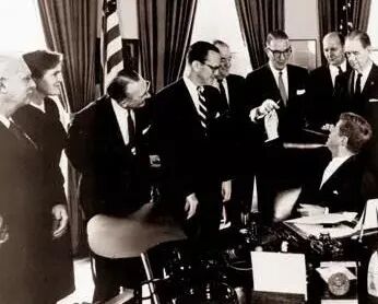 Figure 3. Signing the Kefauver–Harris Drug Amendments.
