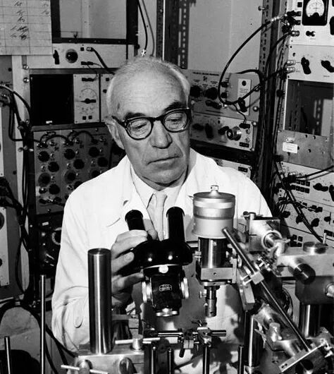 Figure 5: John Eccles carrying out an experiment